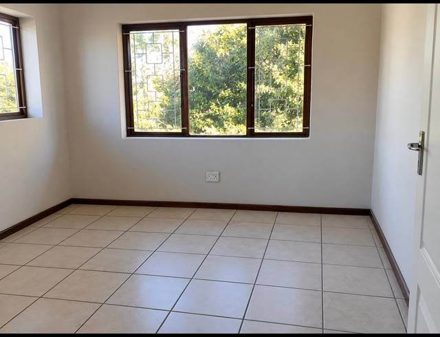 3 BEDROOM TOWNHOUSE FOR SALE IN ESSENWOOD